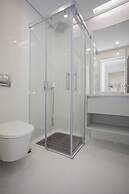 Liiiving - Luxury River View Apartment X