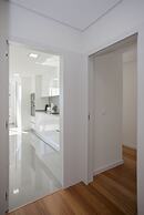 Liiiving - Luxury River View Apartment X