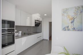 Liiiving - Luxury River View Apartment X