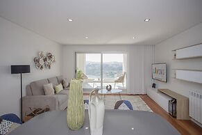 Liiiving - Luxury River View Apartment X