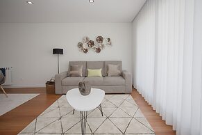 Liiiving - Luxury River View Apartment X