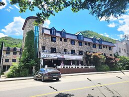 Mt Seorak the East Sea and Hot spring