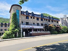 Mt Seorak the East Sea and Hot spring
