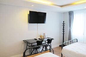 Mt Seorak the East Sea and Hot spring