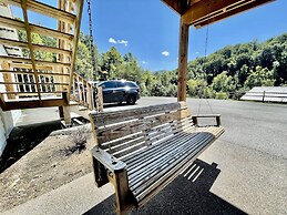 Double L Ranch 1 Bedroom Farmhouse by RedAwning