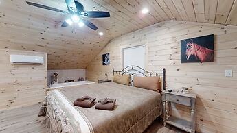 Double L Ranch 1 Bedroom Farmhouse by RedAwning