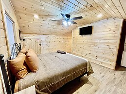 Double L Ranch 1 Bedroom Farmhouse by RedAwning