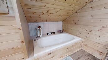 Double L Ranch 1 Bedroom Farmhouse by RedAwning