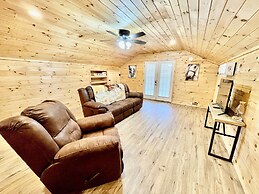 Double L Ranch 1 Bedroom Farmhouse by RedAwning