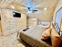 Double L Ranch 1 Bedroom Farmhouse by RedAwning