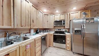 Double L Ranch 1 Bedroom Farmhouse by RedAwning