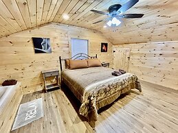 Double L Ranch 1 Bedroom Farmhouse by RedAwning