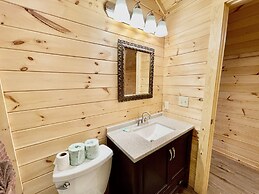 Double L Ranch 1 Bedroom Farmhouse by RedAwning