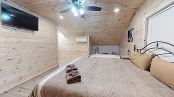 Double L Ranch 1 Bedroom Farmhouse by RedAwning