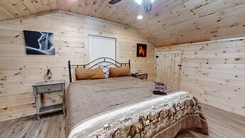 Double L Ranch 1 Bedroom Farmhouse by RedAwning