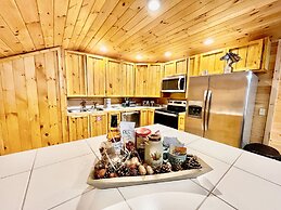 Double L Ranch 1 Bedroom Farmhouse by RedAwning