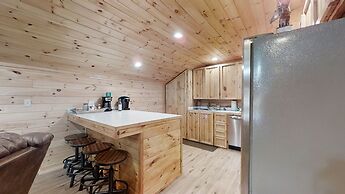 Double L Ranch 1 Bedroom Farmhouse by RedAwning