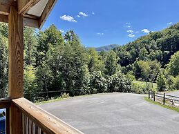 Double L Ranch 1 Bedroom Farmhouse by RedAwning