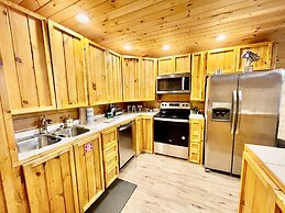 Double L Ranch 1 Bedroom Farmhouse by RedAwning