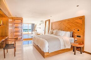 Luxury beachfront villa at Nizuc