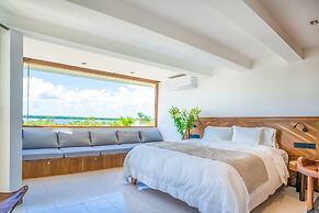 Luxury beachfront villa at Nizuc