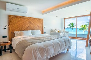Luxury beachfront villa at Nizuc