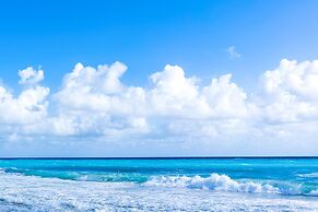 Luxury beachfront villa at Nizuc