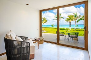 Luxury beachfront villa at Nizuc