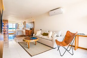 Luxury beachfront villa at Nizuc