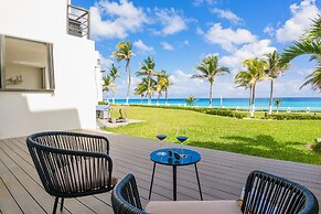 Luxury beachfront villa at Nizuc