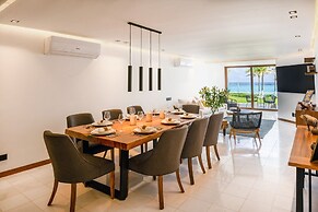 Luxury beachfront villa at Nizuc