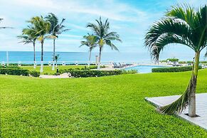 Luxury beachfront villa at Nizuc