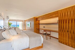 Luxury beachfront villa at Nizuc