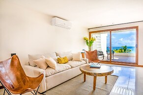 Luxury beachfront villa at Nizuc