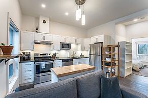 Niska’s Den by Revelstoke Vacations