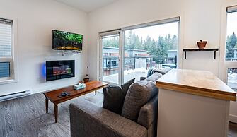 Niska’s Den by Revelstoke Vacations