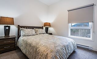Niska’s Den by Revelstoke Vacations