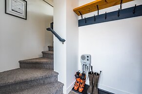 Niska’s Den by Revelstoke Vacations