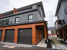 Niska’s Den by Revelstoke Vacations