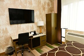 Super 8 by Wyndham Bronx Near Botanical Garden