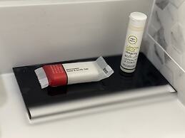 Super 8 by Wyndham Bronx Near Botanical Garden