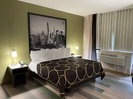 Super 8 by Wyndham Bronx Near Botanical Garden