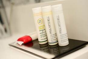 Super 8 by Wyndham Bronx Near Botanical Garden