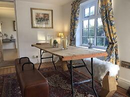 Charming Country Cottage in a Peaceful Location