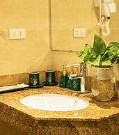 Bay Luxury Hotel & Spa - No 9 Nguyen Truong To, Ha Noi