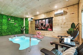 Eagle Splash Vista| Pool Projector, Pet Friendly, Game Room