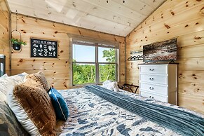 Eagle Splash Vista| Pool Projector, Pet Friendly, Game Room