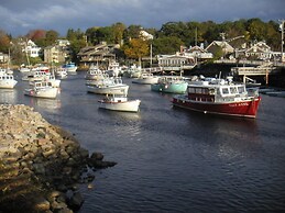 Perkins Cove Gem - Q934