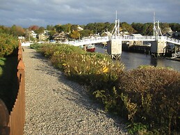 Perkins Cove Gem - Q934