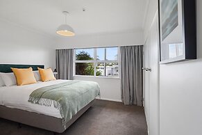 Renovated Takapuna 2BR Apt - Parking